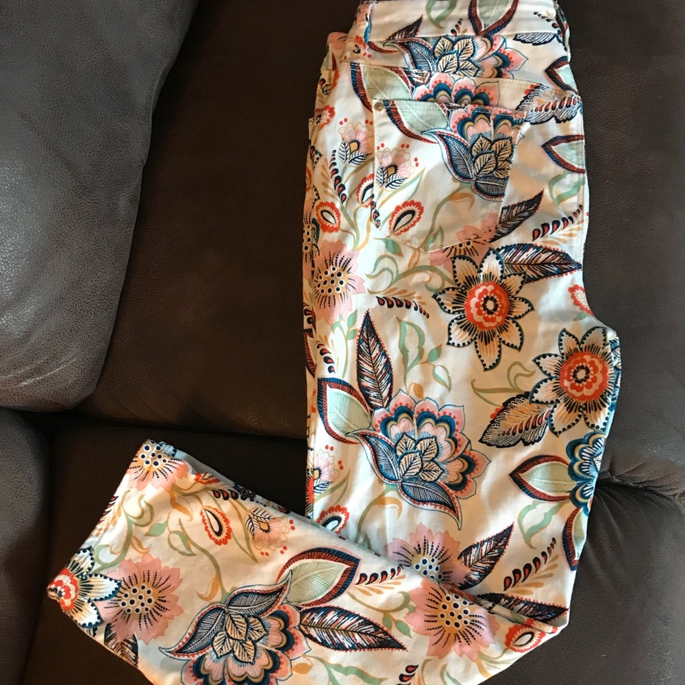 Chicos girlfriend crop pants size 1.5.